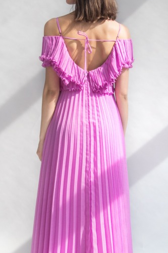 Długa, fioletowa, zwiewna sukienka