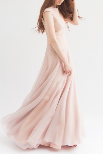 Długa, różowa sukienka