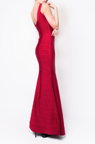 Długa, czerwona sukienka