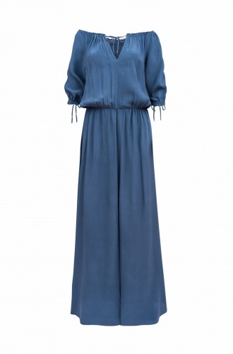 Długa niebieska sukienka