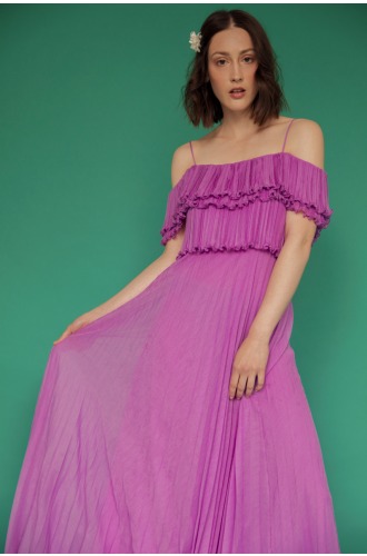 Długa, fioletowa, zwiewna sukienka